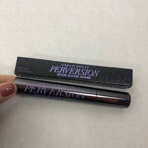 Perversion black mascara